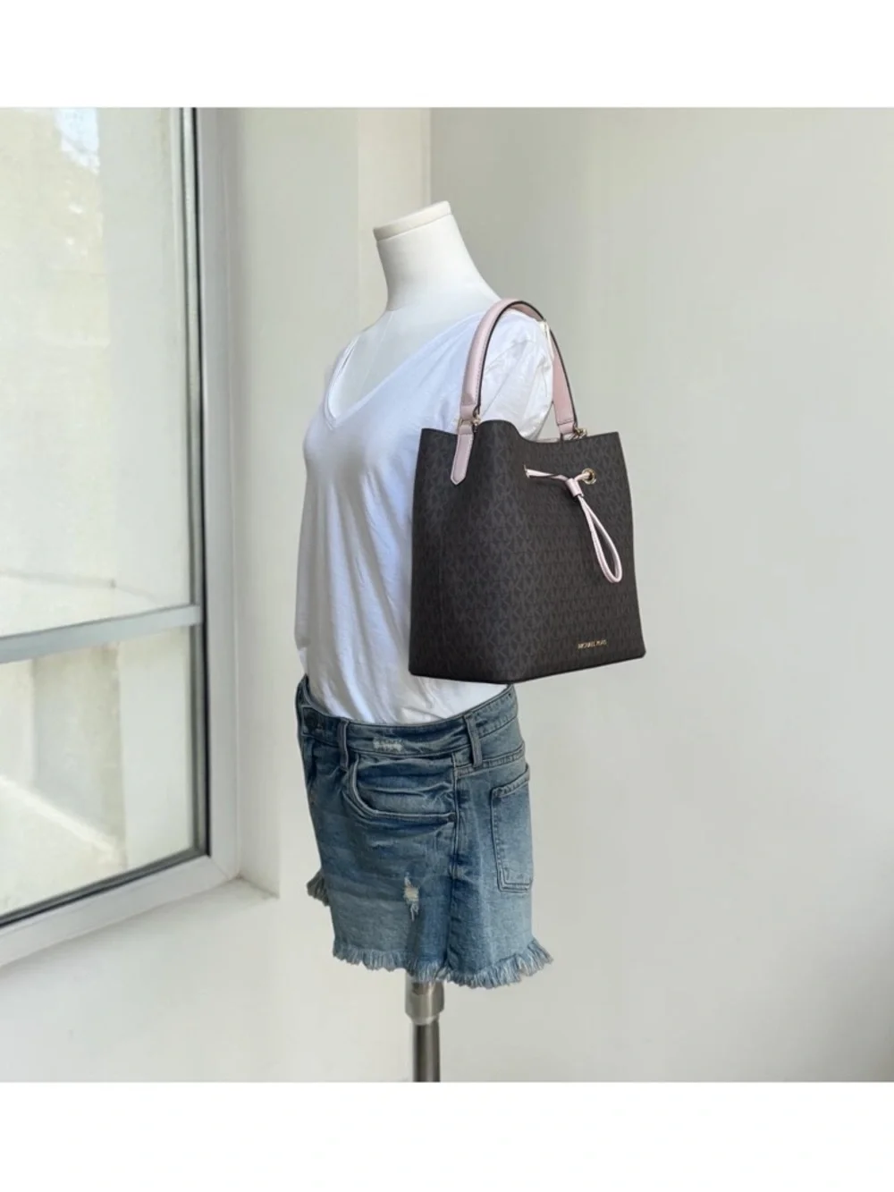 NWT Michael Kors Suri Brown Monogram Bucket Bag with Pale Pink Trim! NEW! - Picture 14 of 15